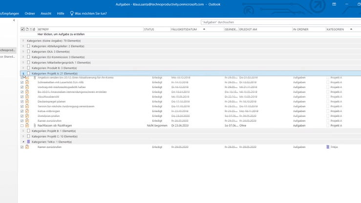 Screenshot from the e-learning course: Outlook tasks categorized and grouped – the "Project A" category is expanded, showing all associated tasks, while the list with other groups is collapsed.